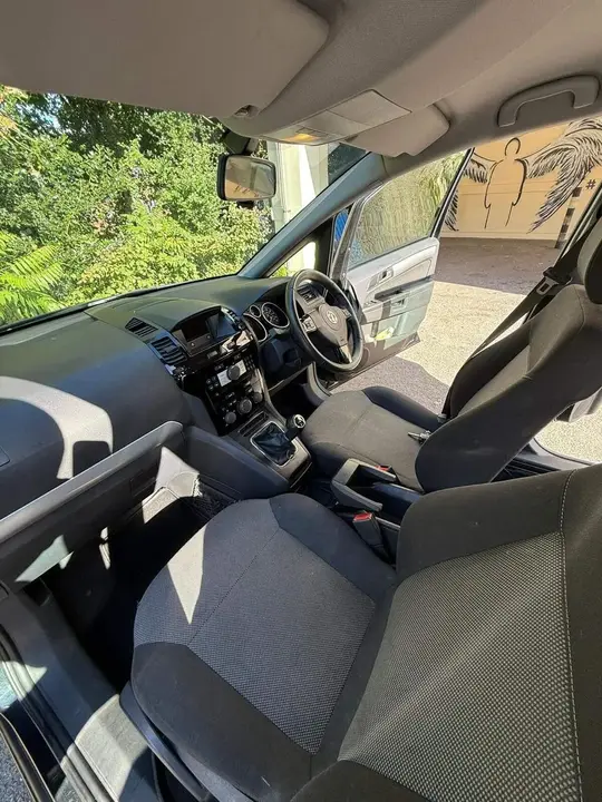 Vauxhall Zafira 2013 photo 2