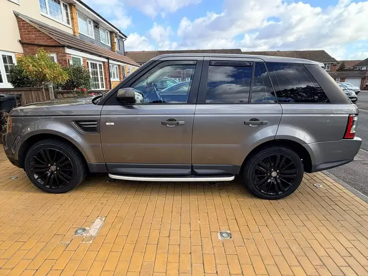 Land Rover Range Rover Sport 2010 photo 5