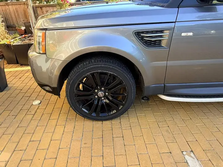 Land Rover Range Rover Sport 2010 photo 2