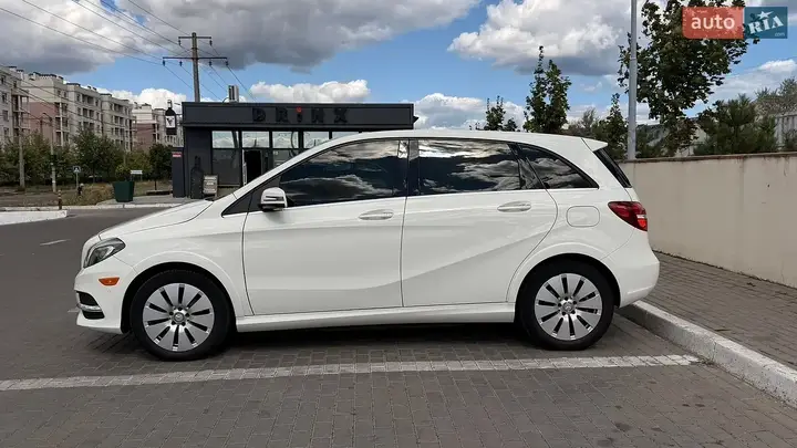 Mercedes-Benz B-Class 2015 photo 4