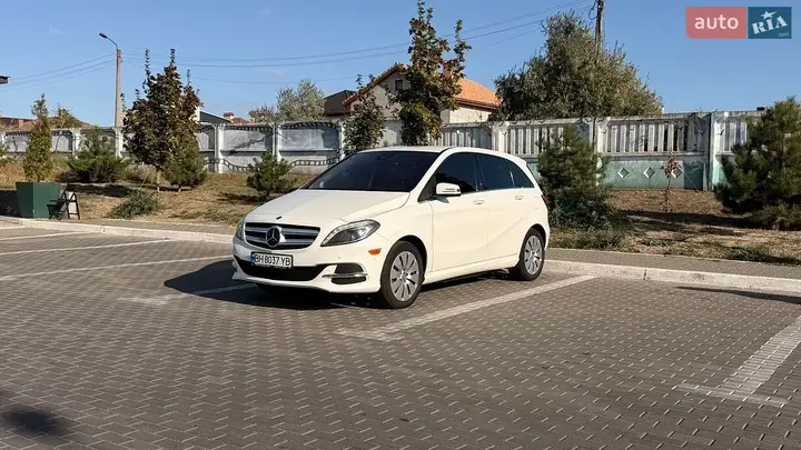 Mercedes-Benz B-Class 2015 photo 2