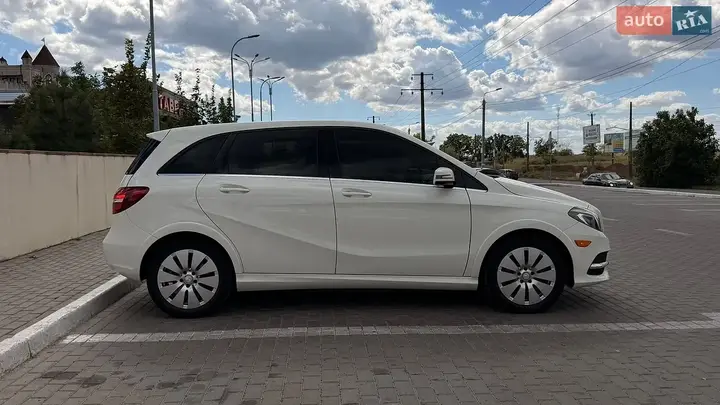 Mercedes-Benz B-Class 2015 photo 5
