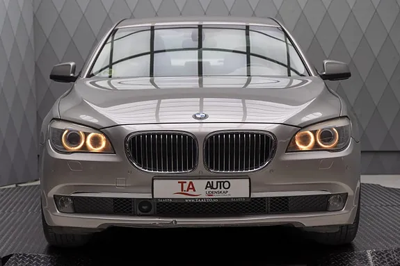 BMW 730D 2010 photo 4