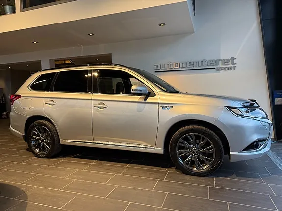 Mitsubishi Outlander 2018 photo 2