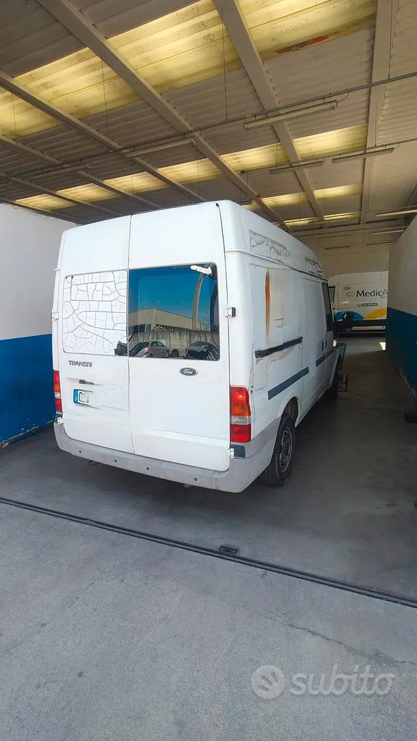Ford Transit 2002 photo 2