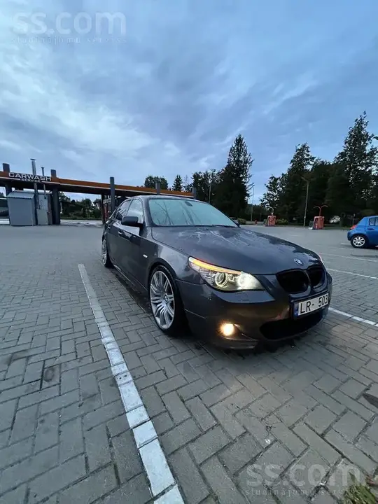 BMW E60 2008 photo 2
