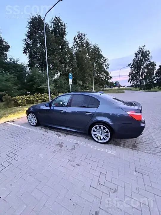 BMW E60 2008 photo 3