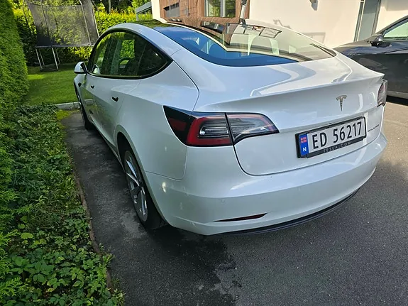 Tesla Model 3 2021 photo 2