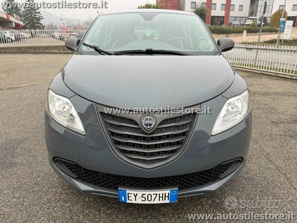 Lancia Ypsilon 2015 photo 2