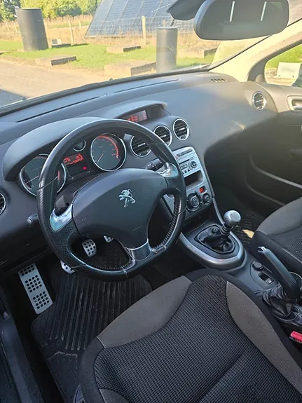 Peugeot 308 2011 photo 4