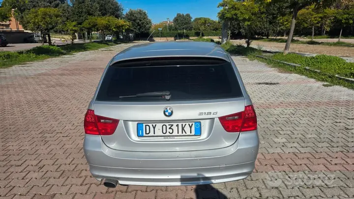 BMW 318 2009 photo 5
