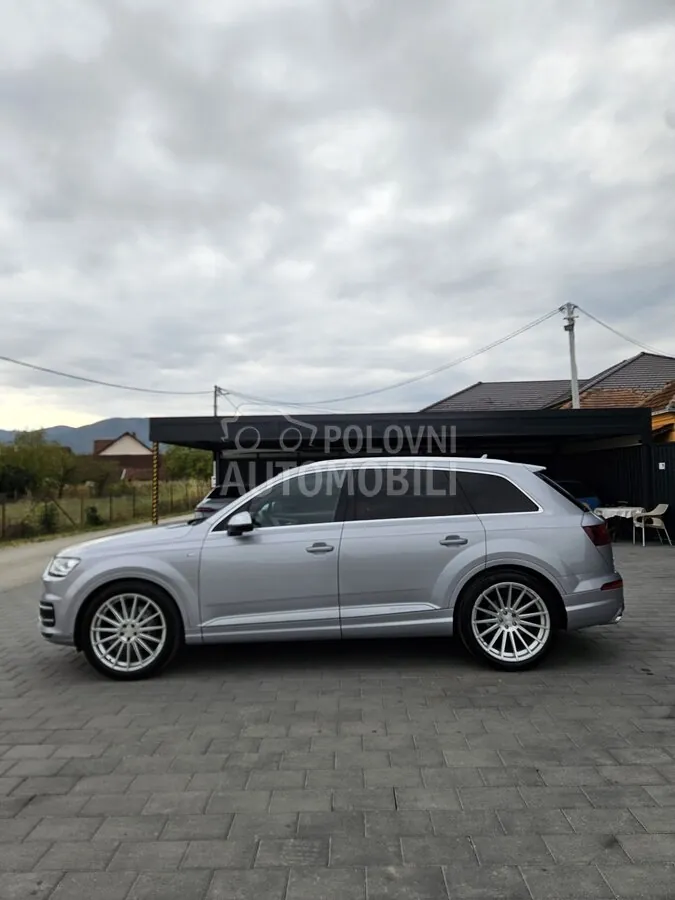 Audi Q7 2015 photo 2