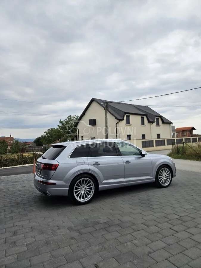 Audi Q7 2015 photo 4