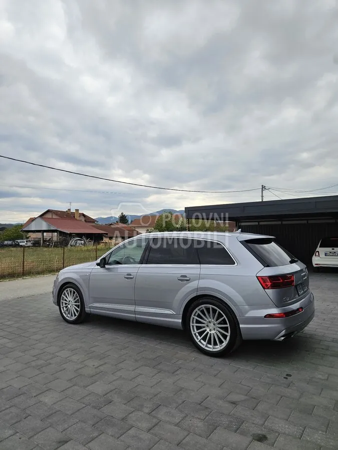 Audi Q7 2015 photo 3