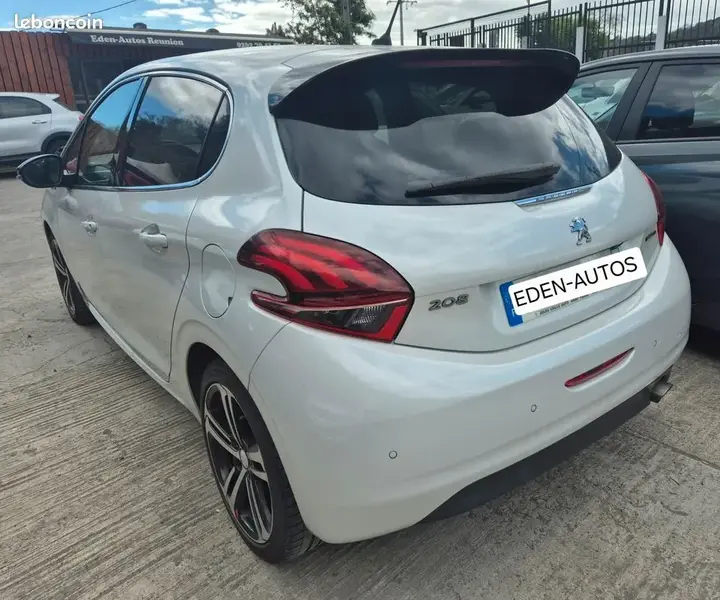 Peugeot 208 2019 photo 3