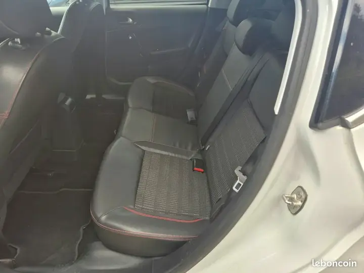 Peugeot 208 2019 photo 5