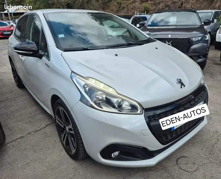 Peugeot 208 2019 photo 2