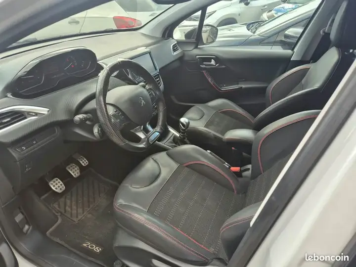 Peugeot 208 2019 photo 4
