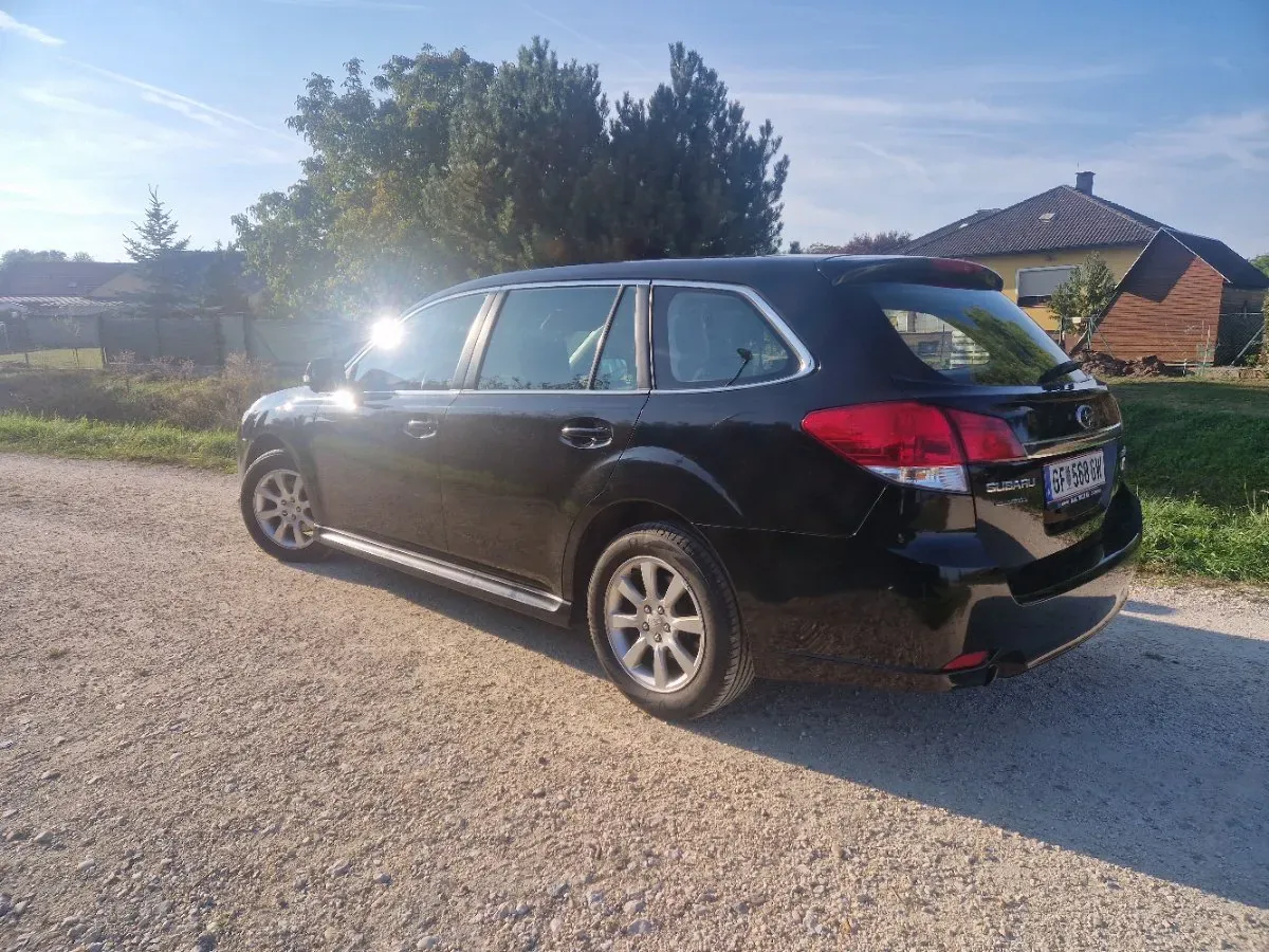Subaru Legacy 2011 photo 3