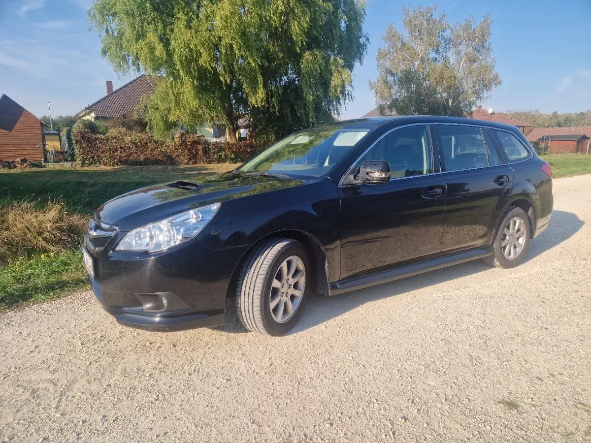 Subaru Legacy 2011 photo 2