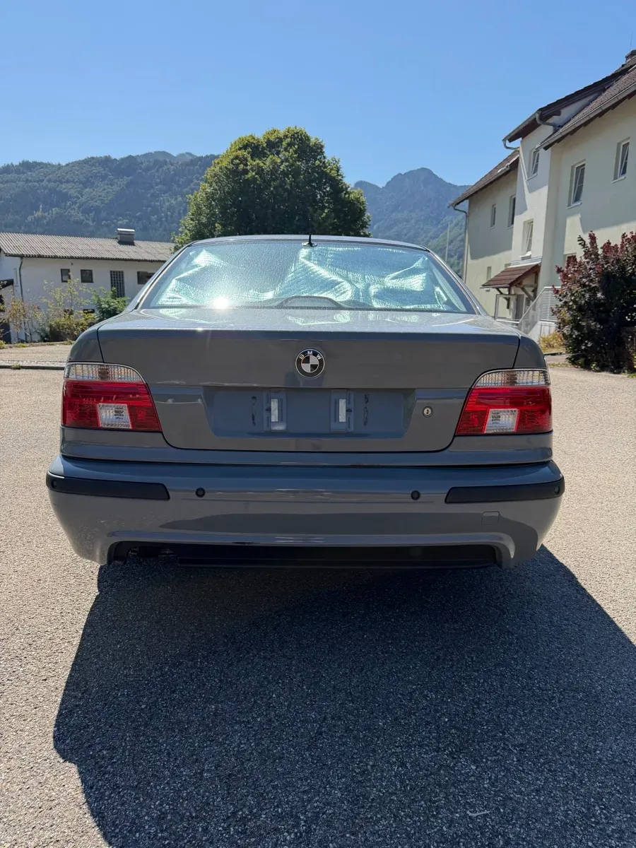 BMW 5 Series 2000 photo 2