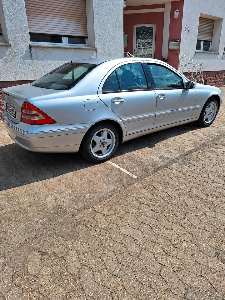 Mercedes-Benz C 240