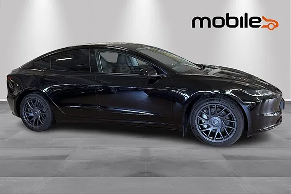Tesla Model 3 2026 photo 2