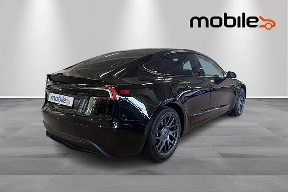 Tesla Model 3 2026 photo 3