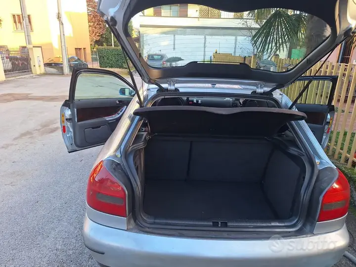 Audi A3 1997 photo 2
