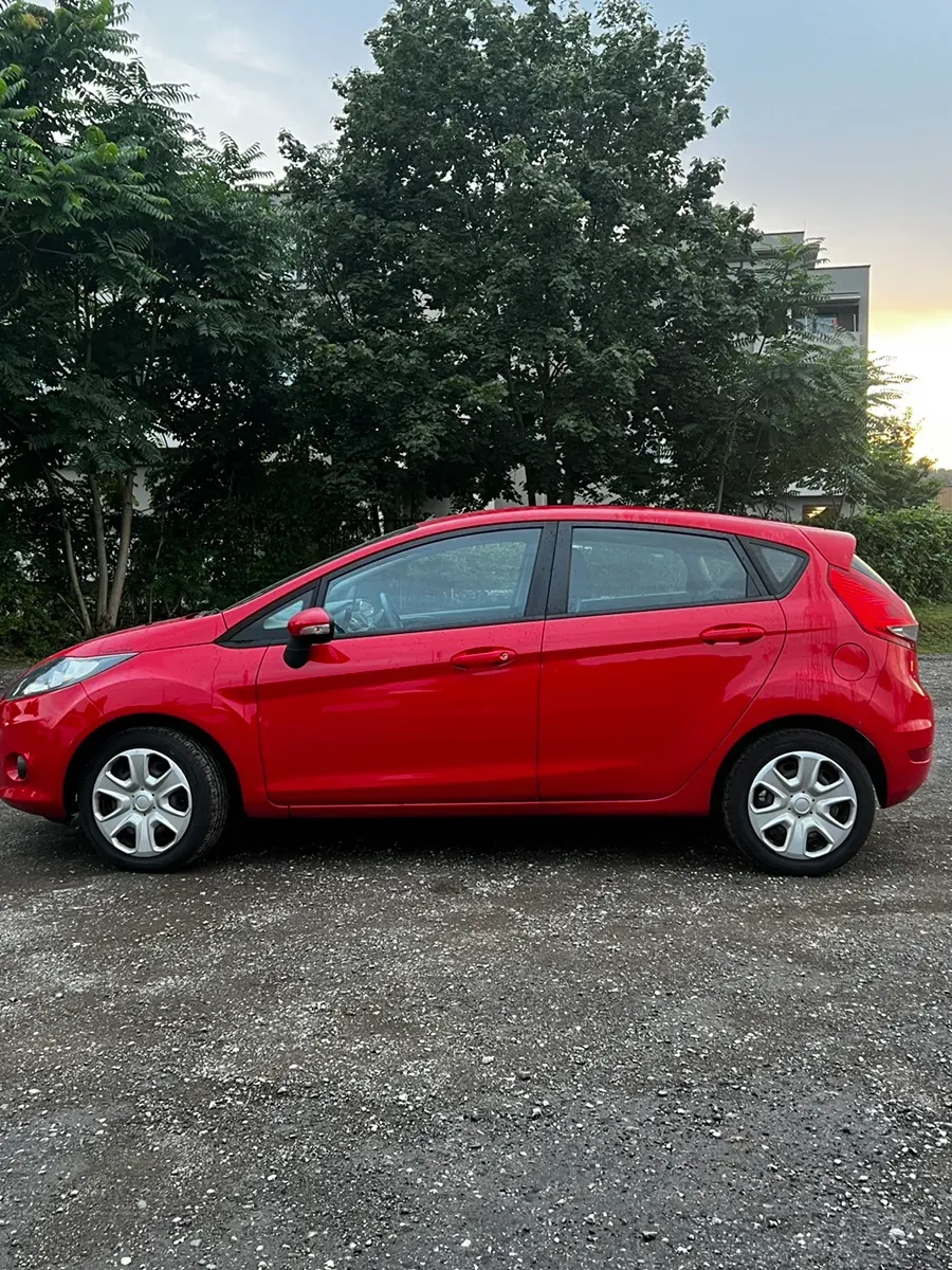 Ford Fiesta 2010 photo 3