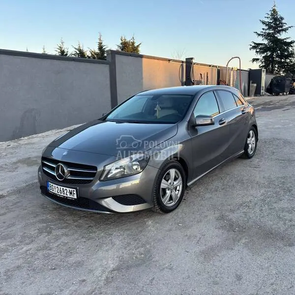 Mercedes-Benz A 180 2012 photo 2