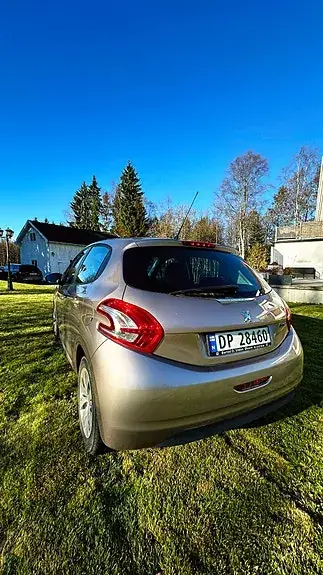 Peugeot 208 2013 photo 3