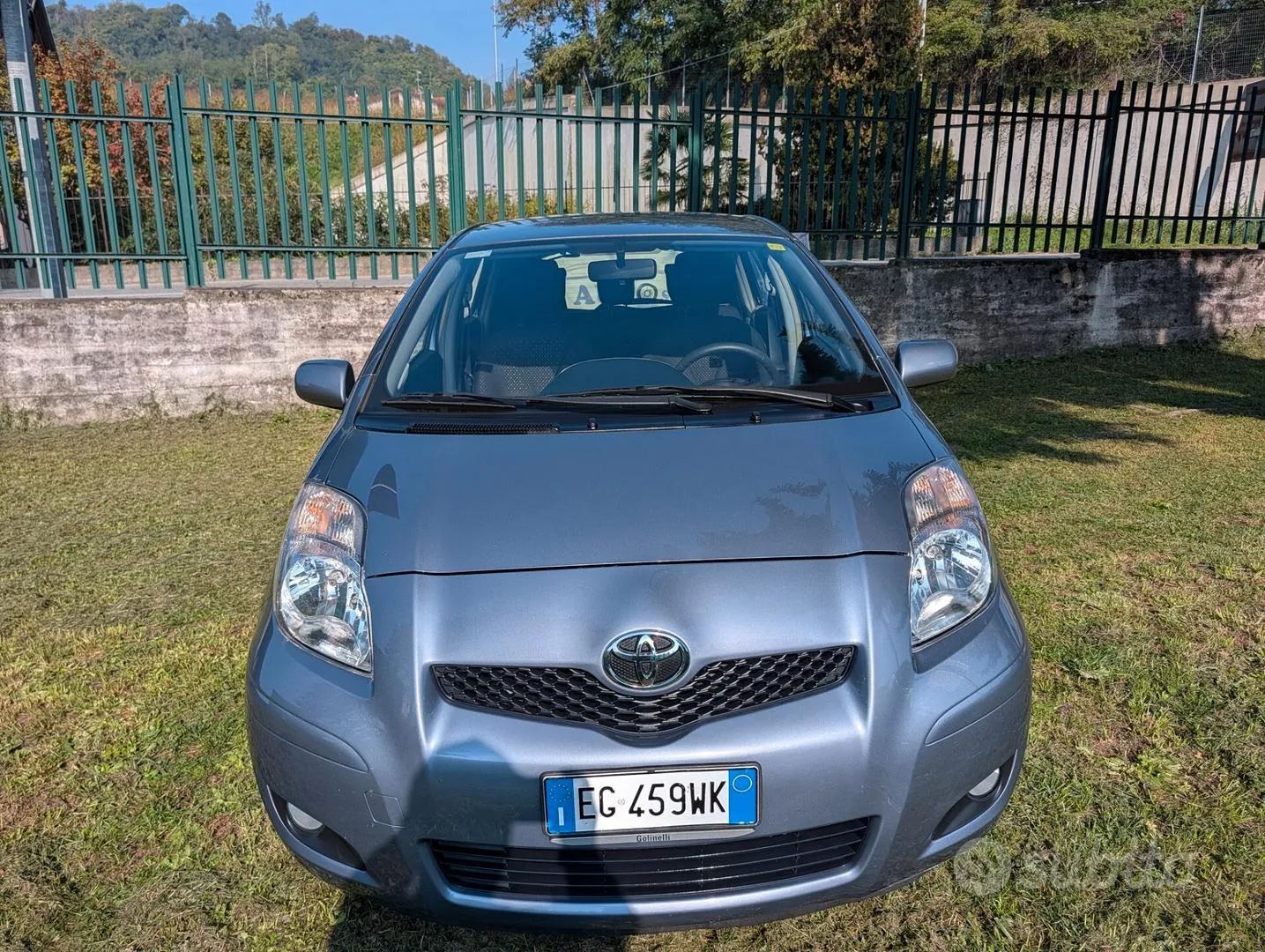 Toyota Yaris 2011 photo 2