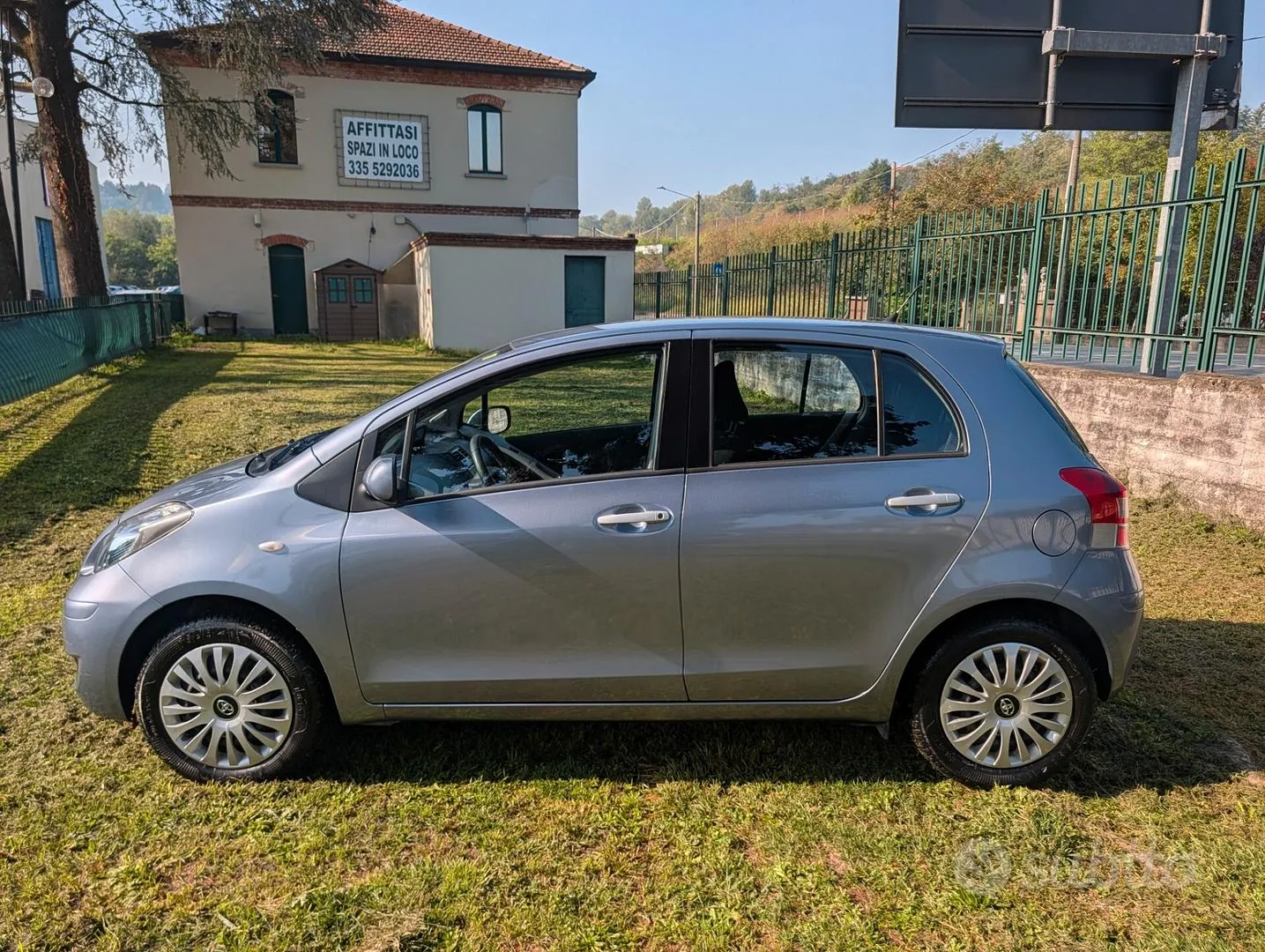 Toyota Yaris 2011 photo 4