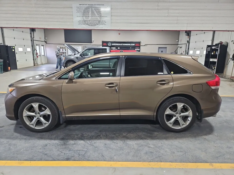 Toyota Venza 2010 photo 2