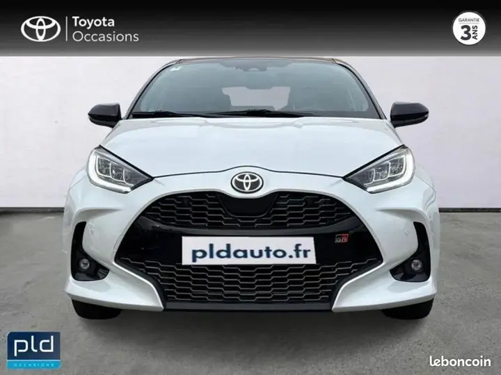 Toyota Yaris 2022 photo 2