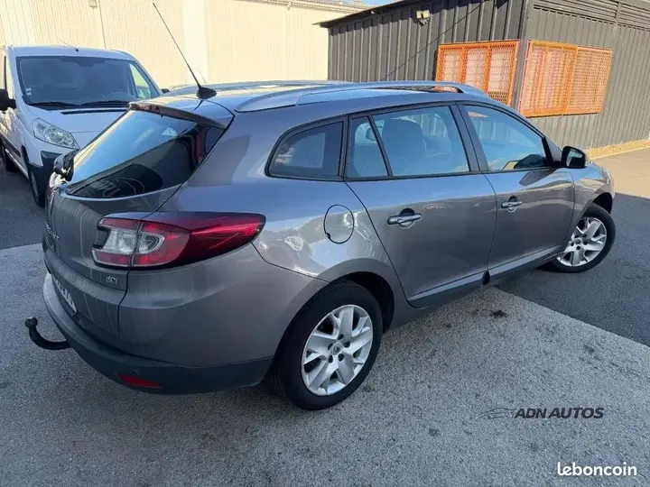 Renault Megane 2012 photo 2