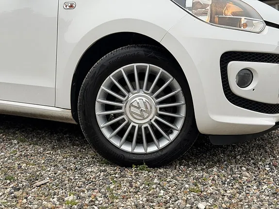 Volkswagen Up 2016 photo 2