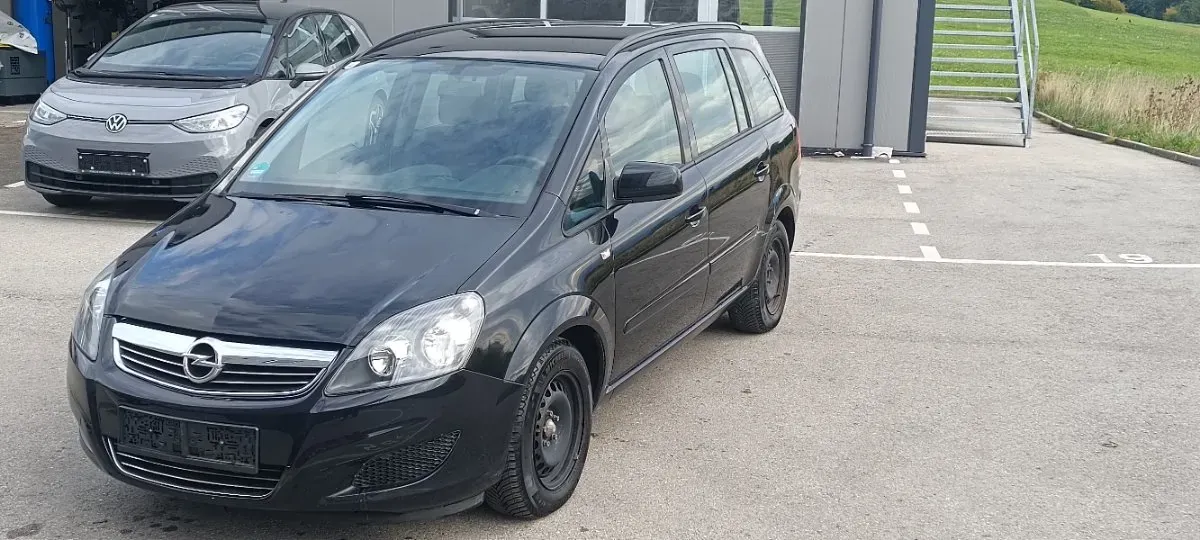 Opel Zafira 2013 photo 2