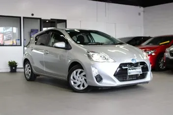 Toyota Aqua 2015 photo 2