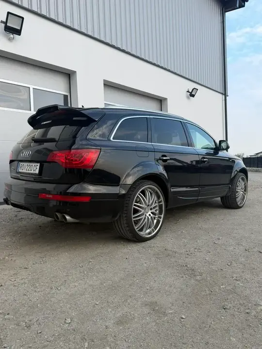Audi Q7 2010 photo 2