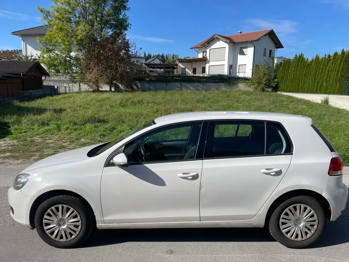 Volkswagen Golf 2010 photo 2