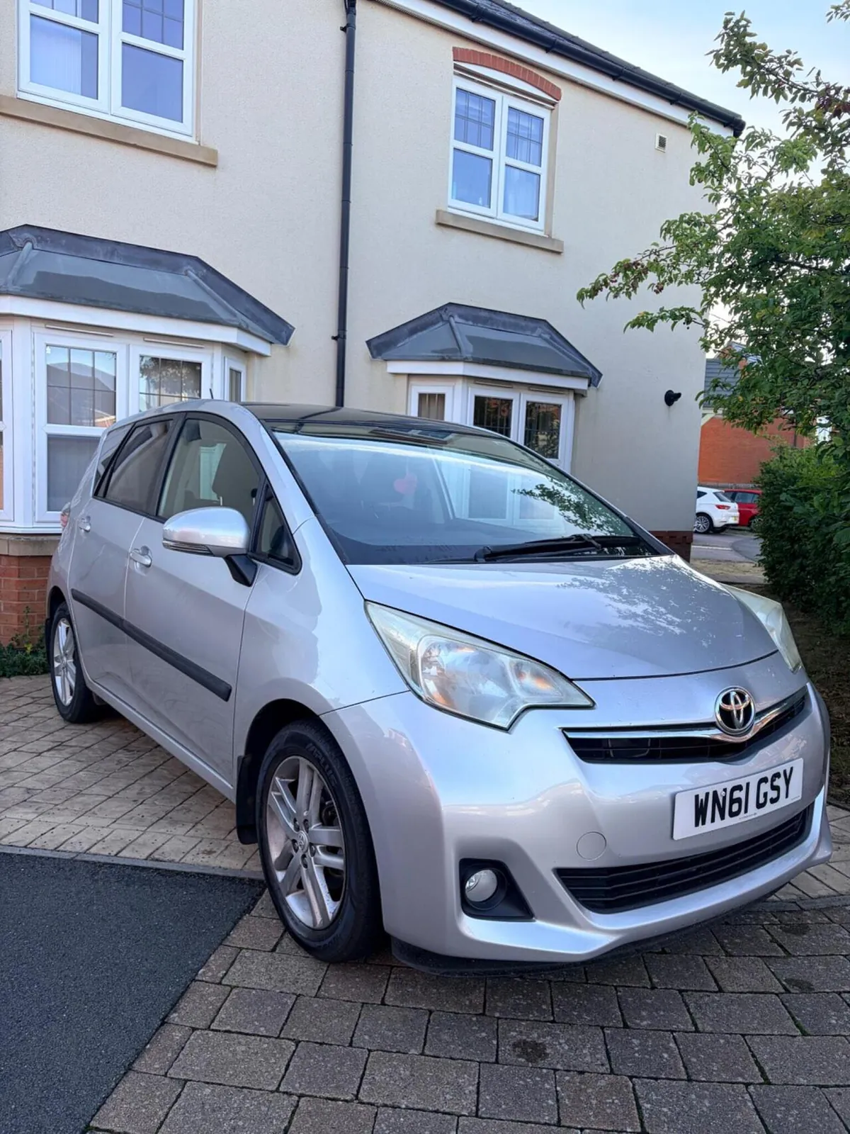 Toyota Verso 2011 photo 2