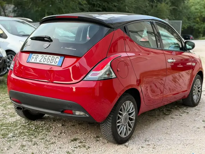 Lancia Ypsilon 2012 photo 2