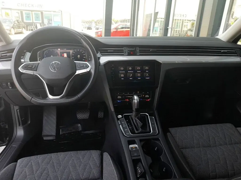 Volkswagen Passat 2023 photo 3