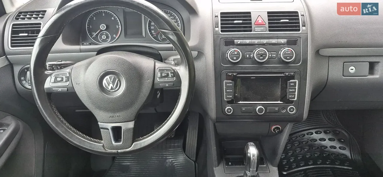 Volkswagen Touran 2013 photo 5