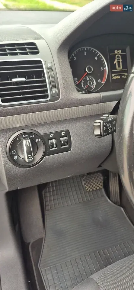Volkswagen Touran 2013 photo 4