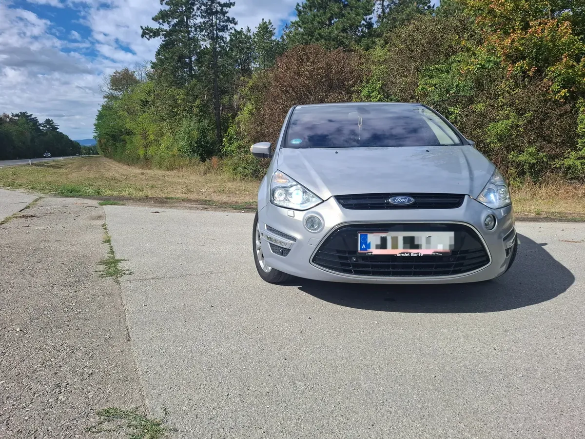 Ford S-Max 2012 photo 2
