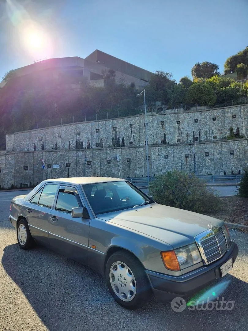 Mercedes-Benz W124 1992 photo 3