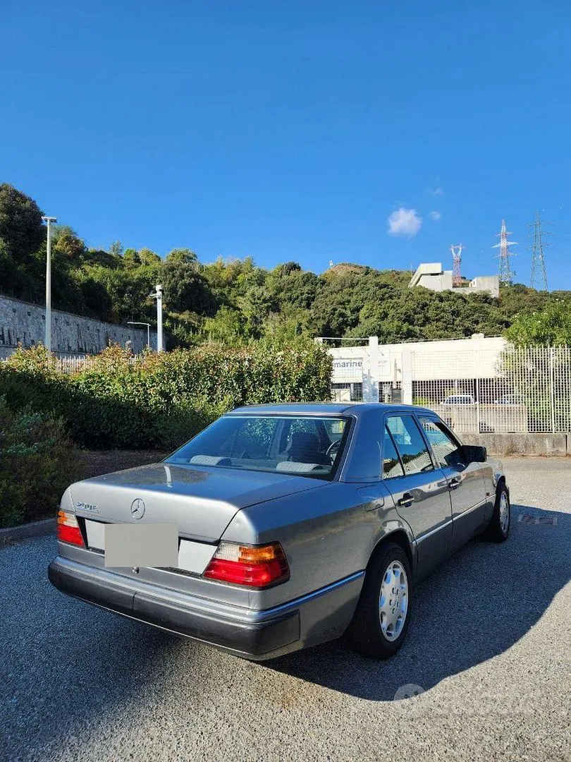 Mercedes-Benz W124 1992 photo 5